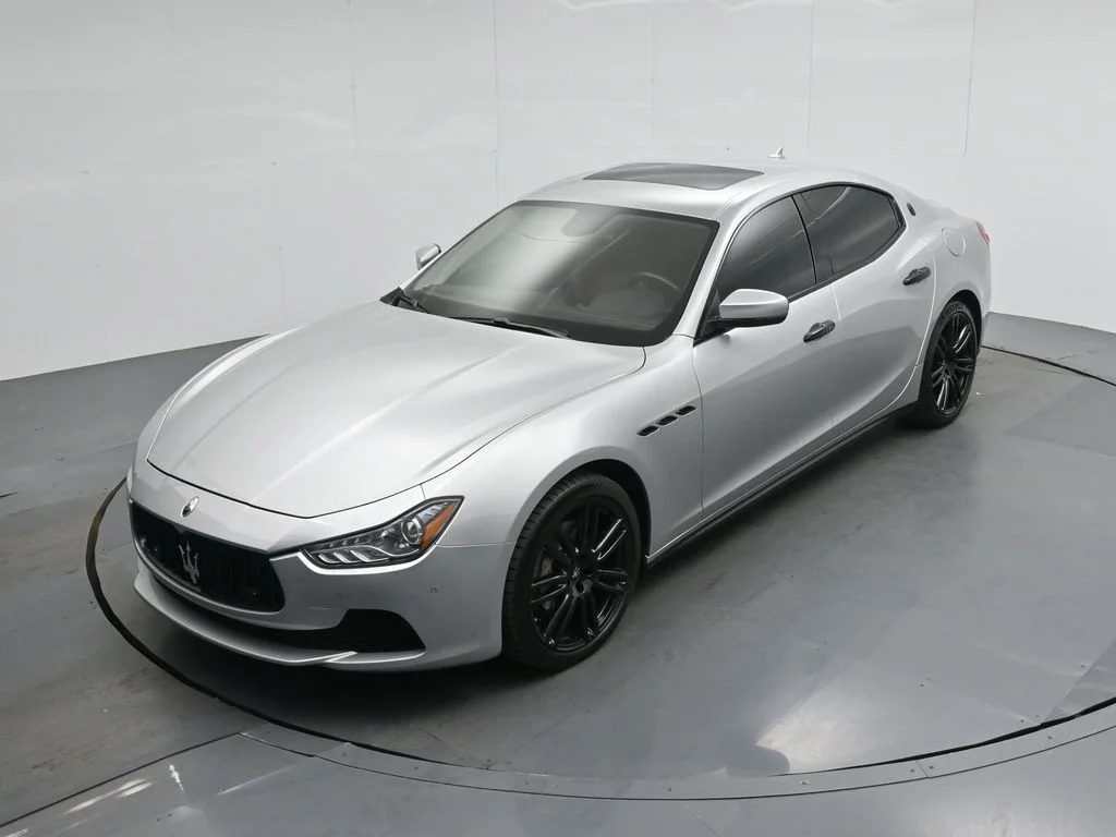 Used 2017 Silver Maserati Base image 32