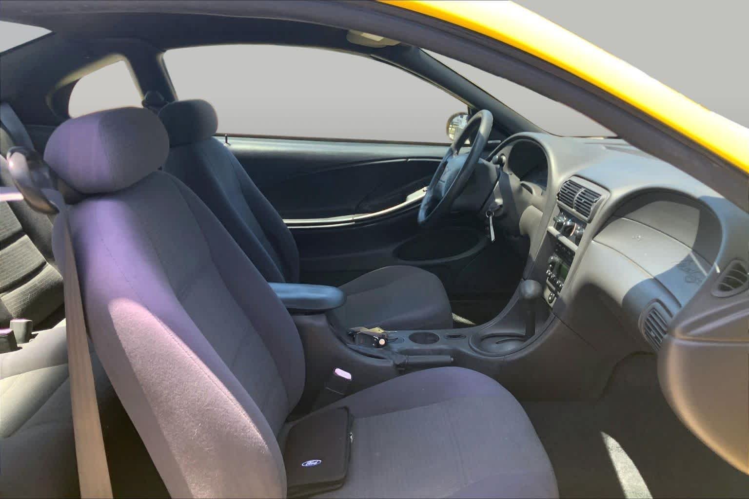 Pre-Owned 2001 Ford Mustang Deluxe