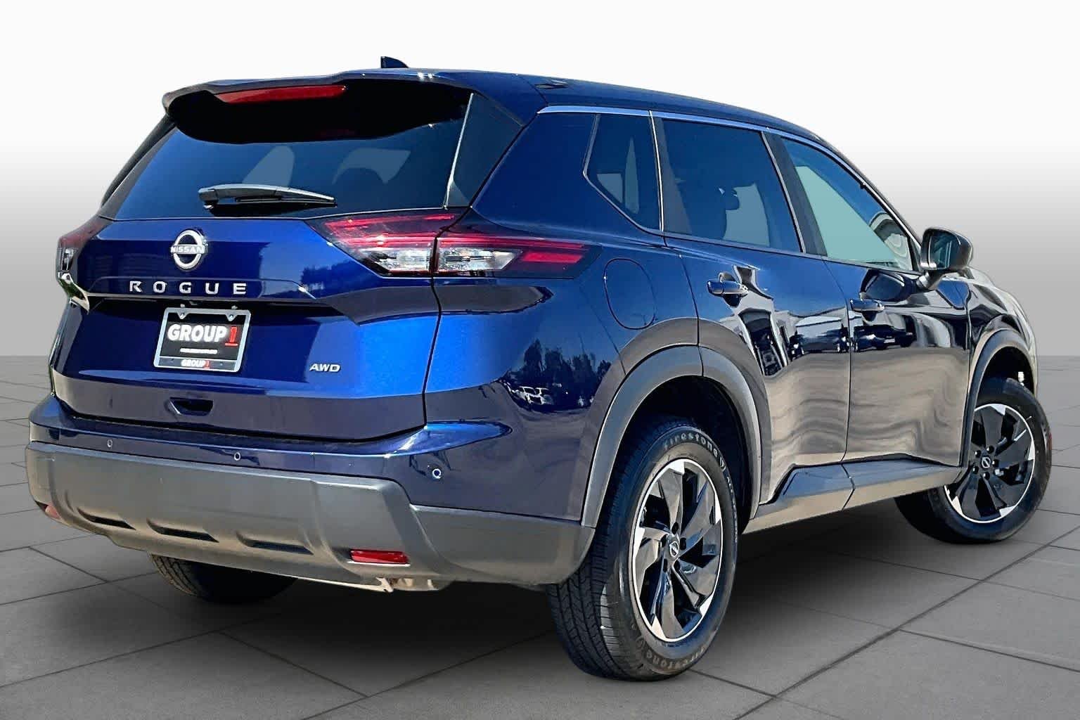 Used 2025 Deep Ocean Blue Pearl Nissan SV image 12