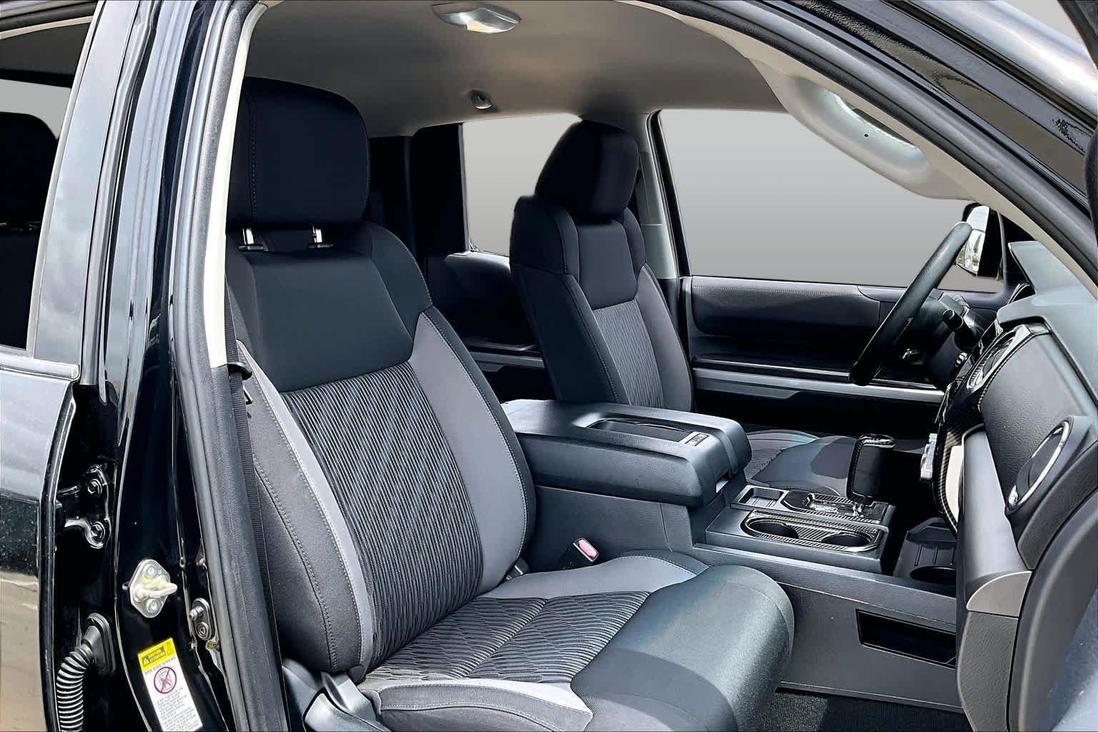 Used 2016 Black Toyota SR5 image 9
