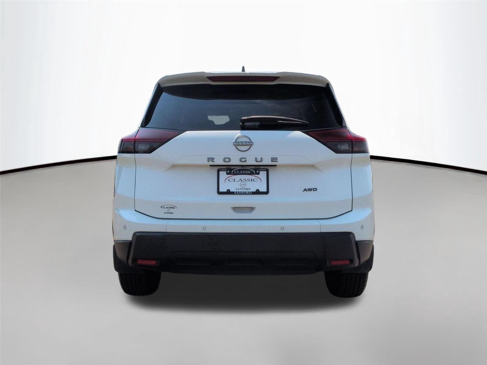 Used 2024 Glacier White Nissan S image 4