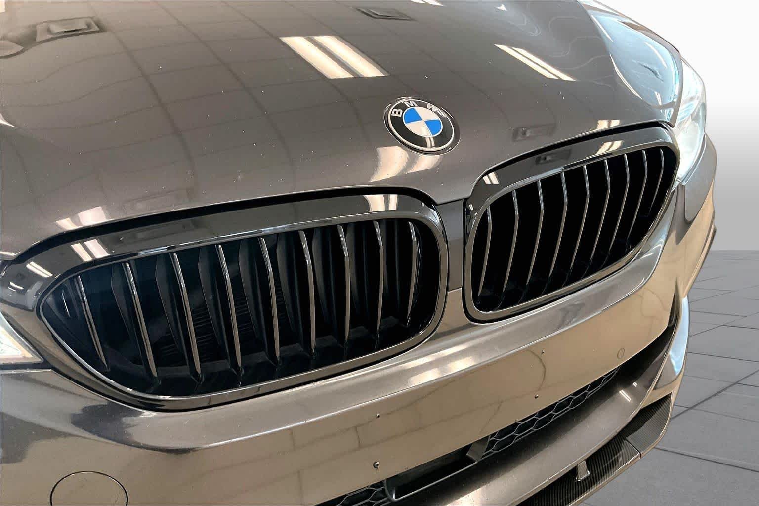 Used 2019 Dark Graphite Metallic BMW M550i xDrive image 28