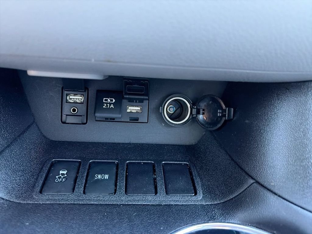 Used 2019 Silver Toyota XLE image 21