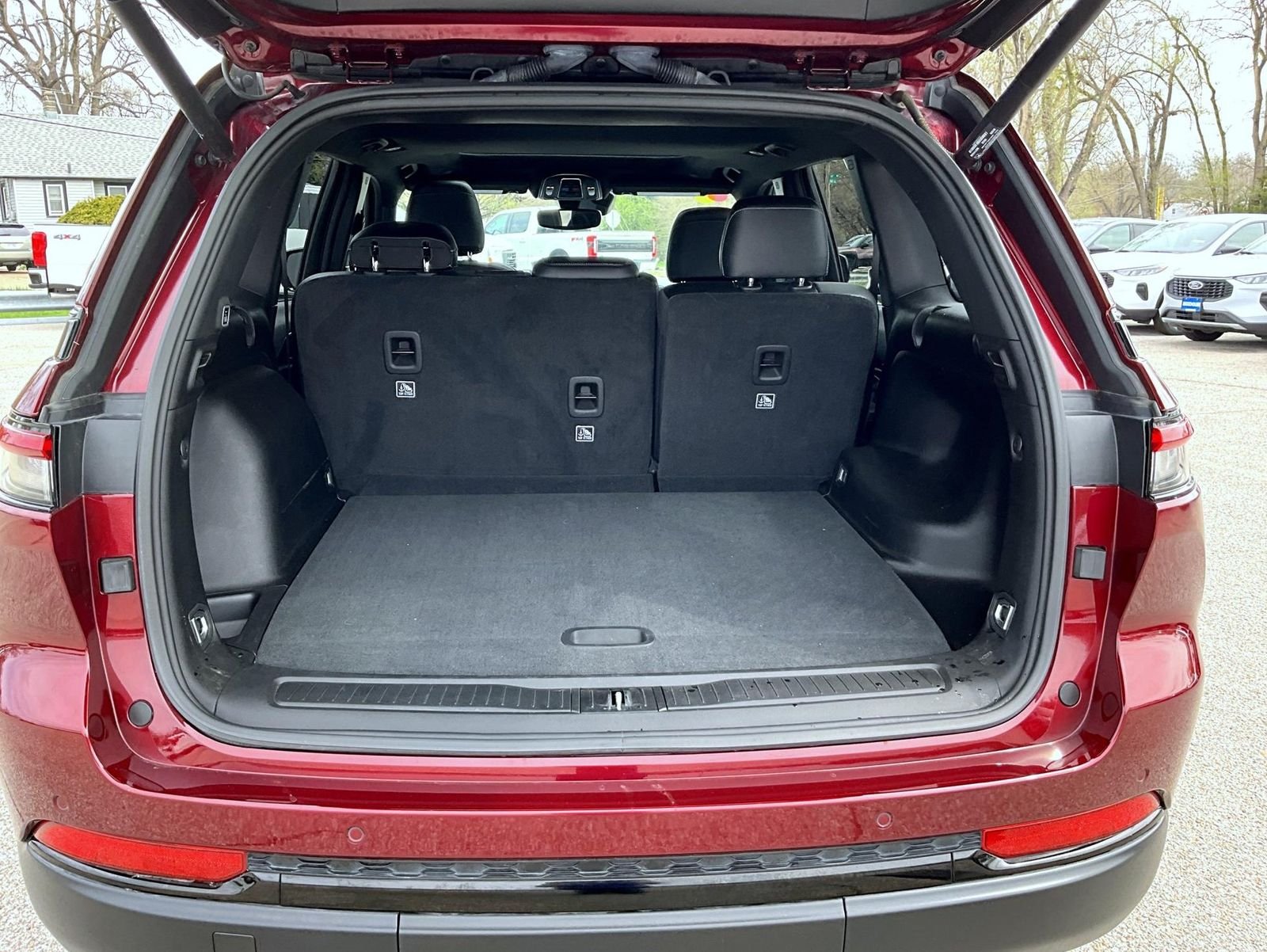 Used 2023 Red Jeep Altitude X image 9