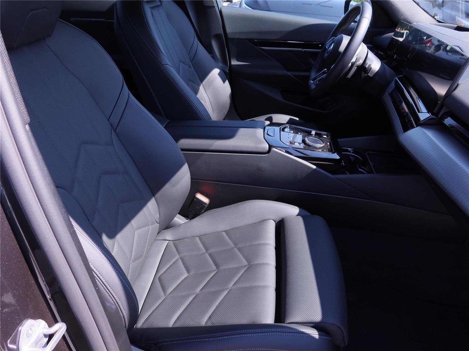 Used 2026 GRAY BMW 530i xDrive image 6