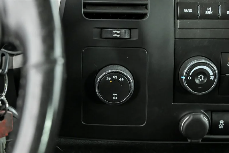 Used 2013 Summit White GMC SLE image 23