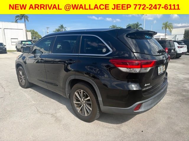 Used 2018 Black Toyota XLE image 3