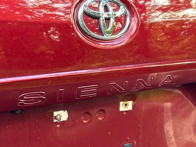Used 2015 Red Toyota LE image 17