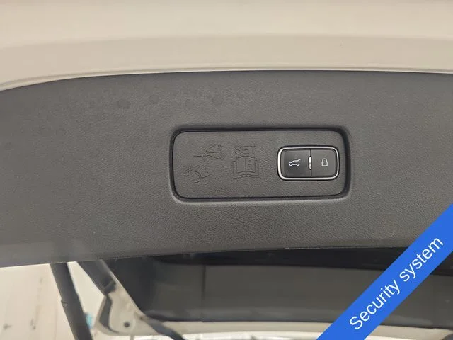 Used 2020 Pristine White Lincoln Reserve image 17