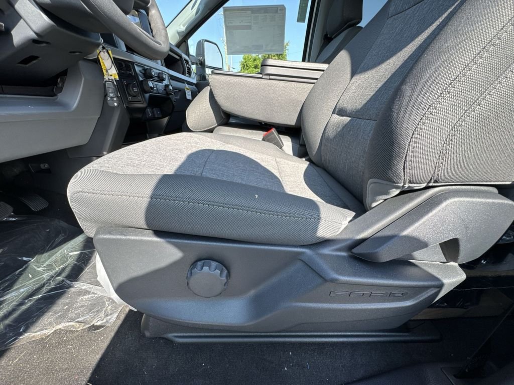 New 2026 Oxford White Ford F-350® XL image 27