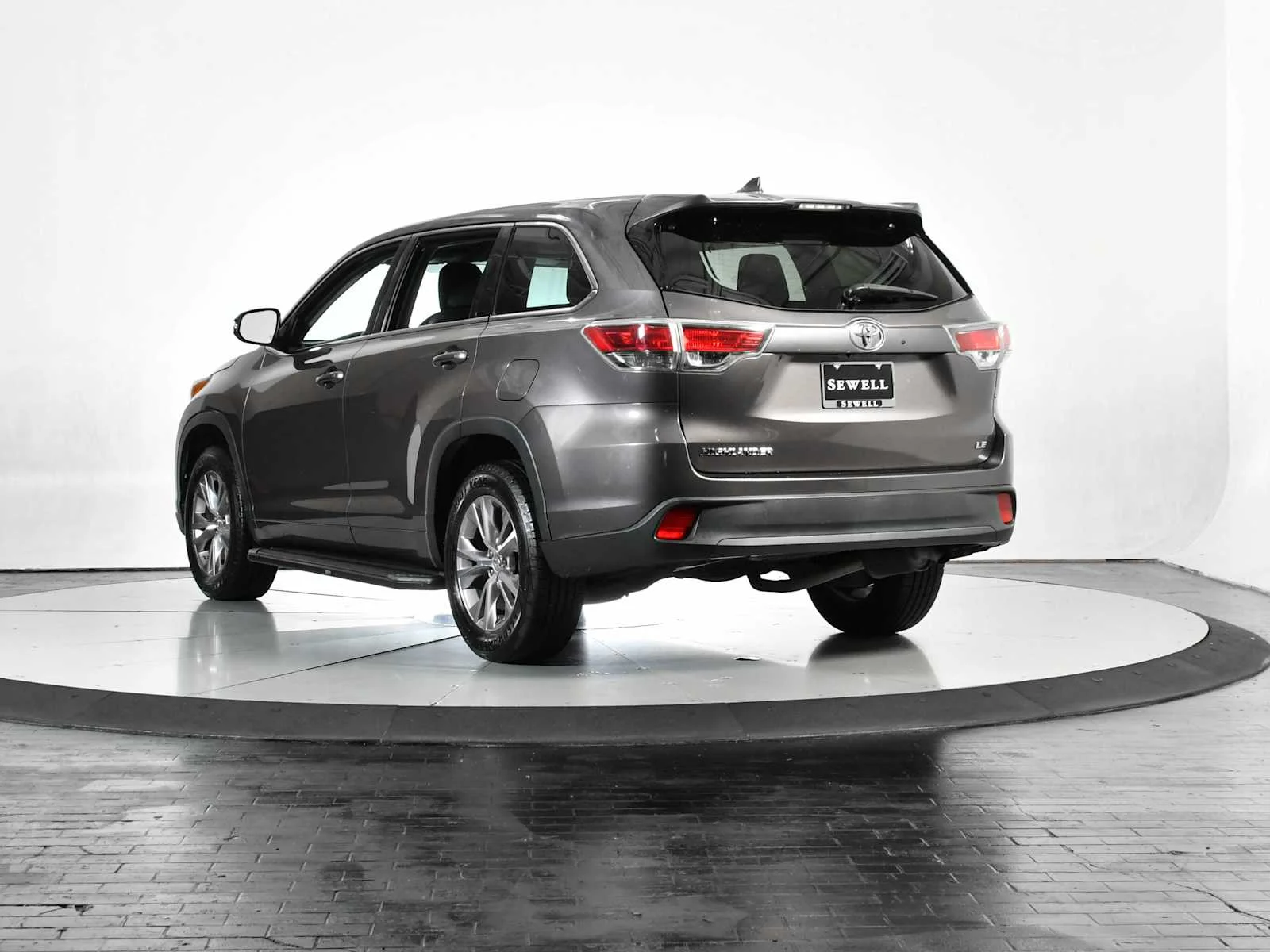 Used 2015 Predawn Gray Mica Toyota LE image 4