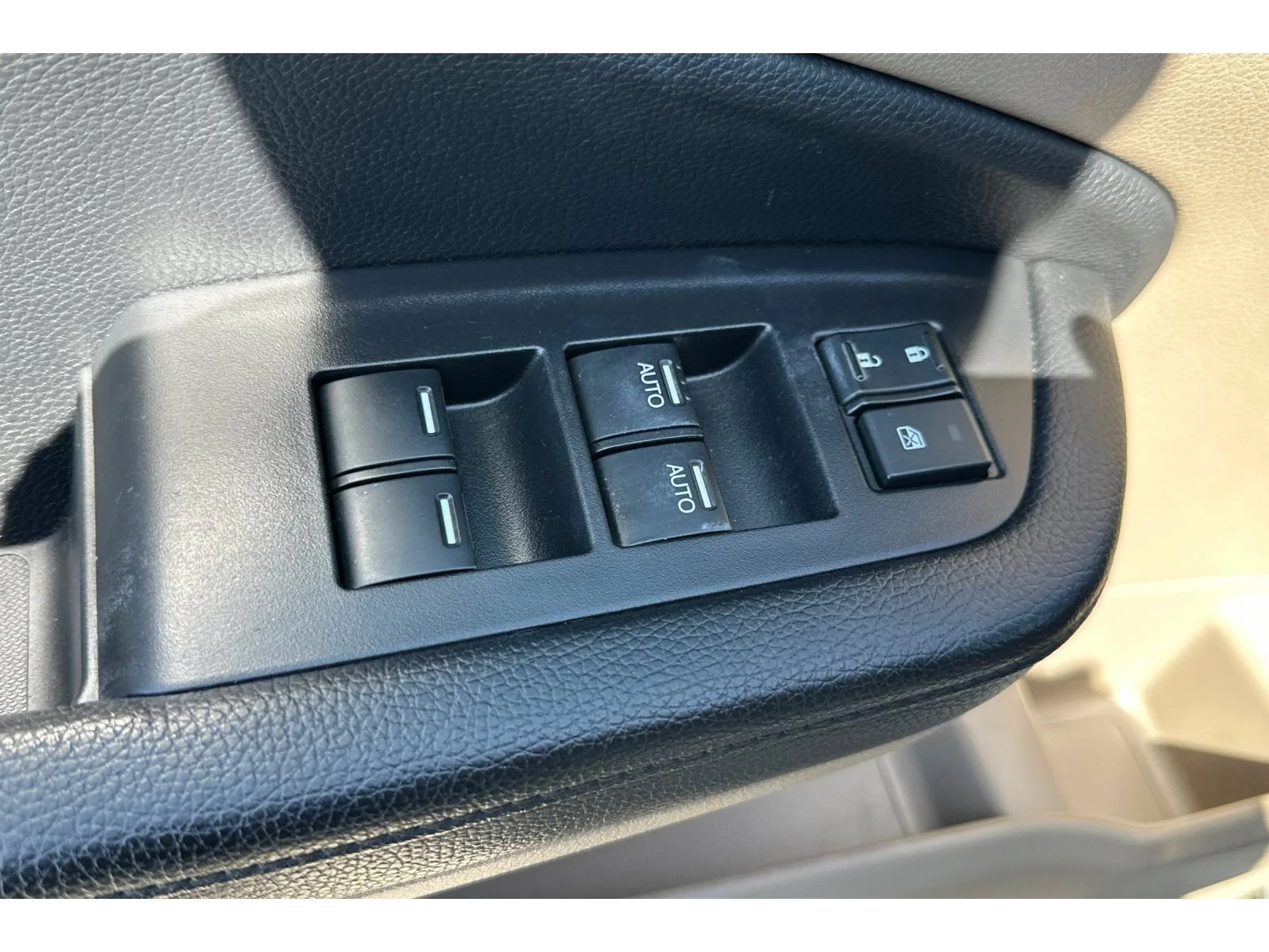 Used 2019 White Diamond Pearl Honda EX-L w/Navi & RES image 9
