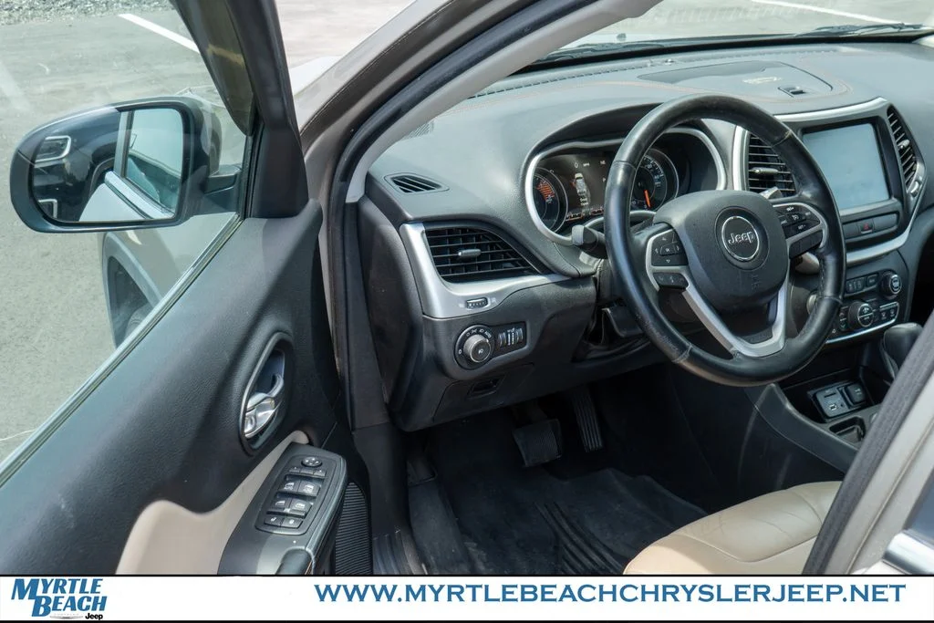 Used 2017 Light Brownstone Pearlcoat Jeep Limited image 15
