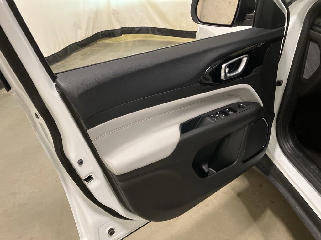 Used 2024 Bright White Clearcoat Jeep Limited image 11