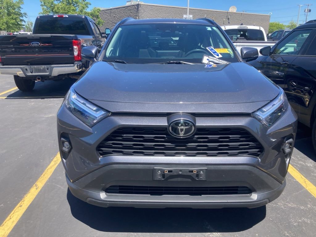 Used 2022 Gy Toyota XLE Premium image 2