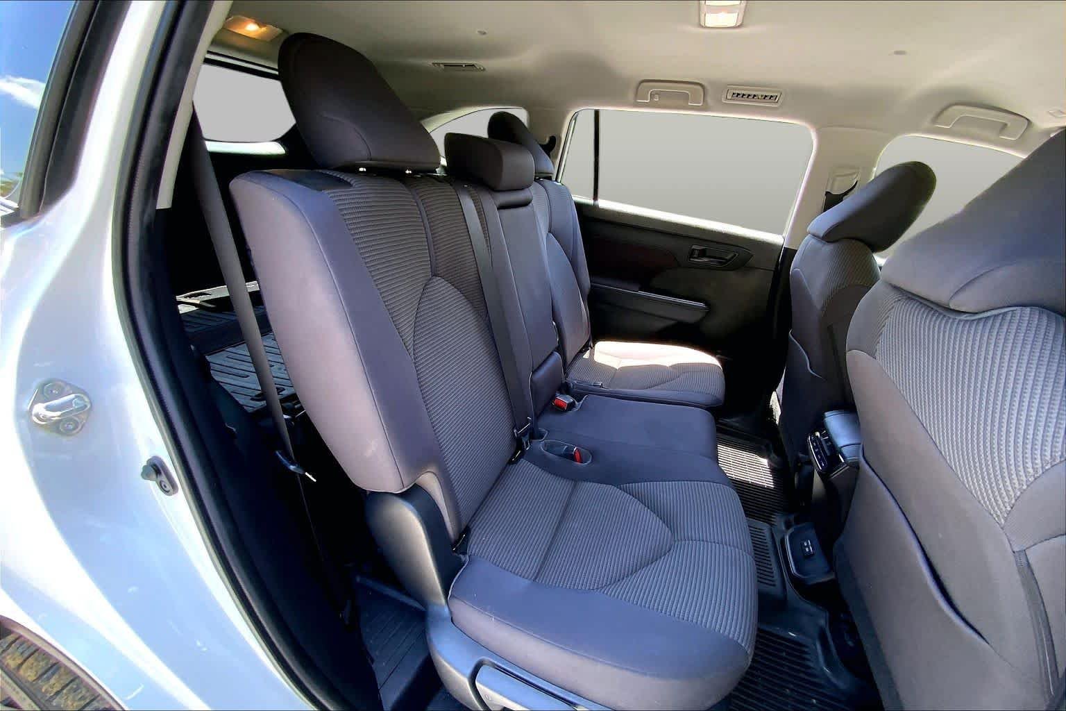 Used 2022 Wind Chill Pearl Toyota LE image 20