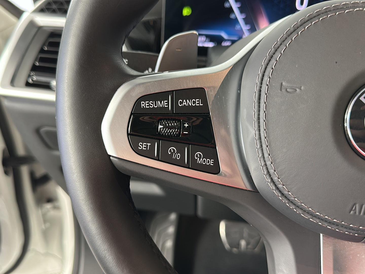 Used 2025 Alpine White BMW xDrive40i image 17