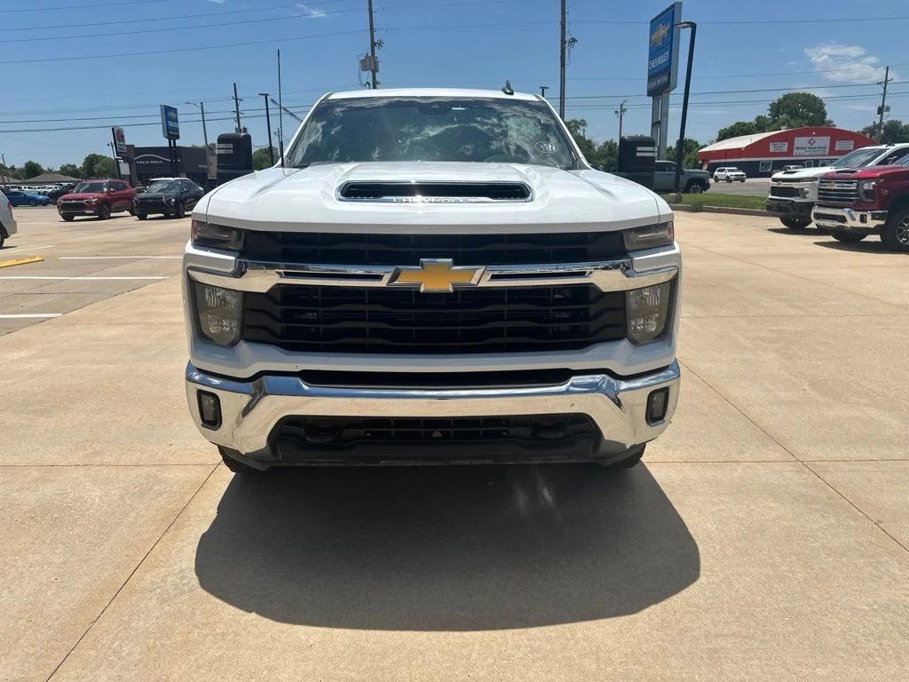 Used 2024 White Chevrolet LT image 27
