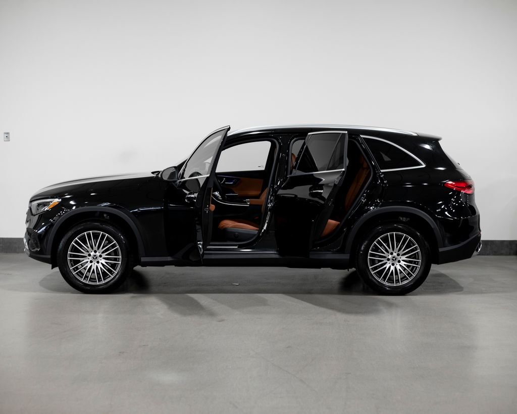 Used 2026 Black Mercedes-Benz GLC 300 image 3