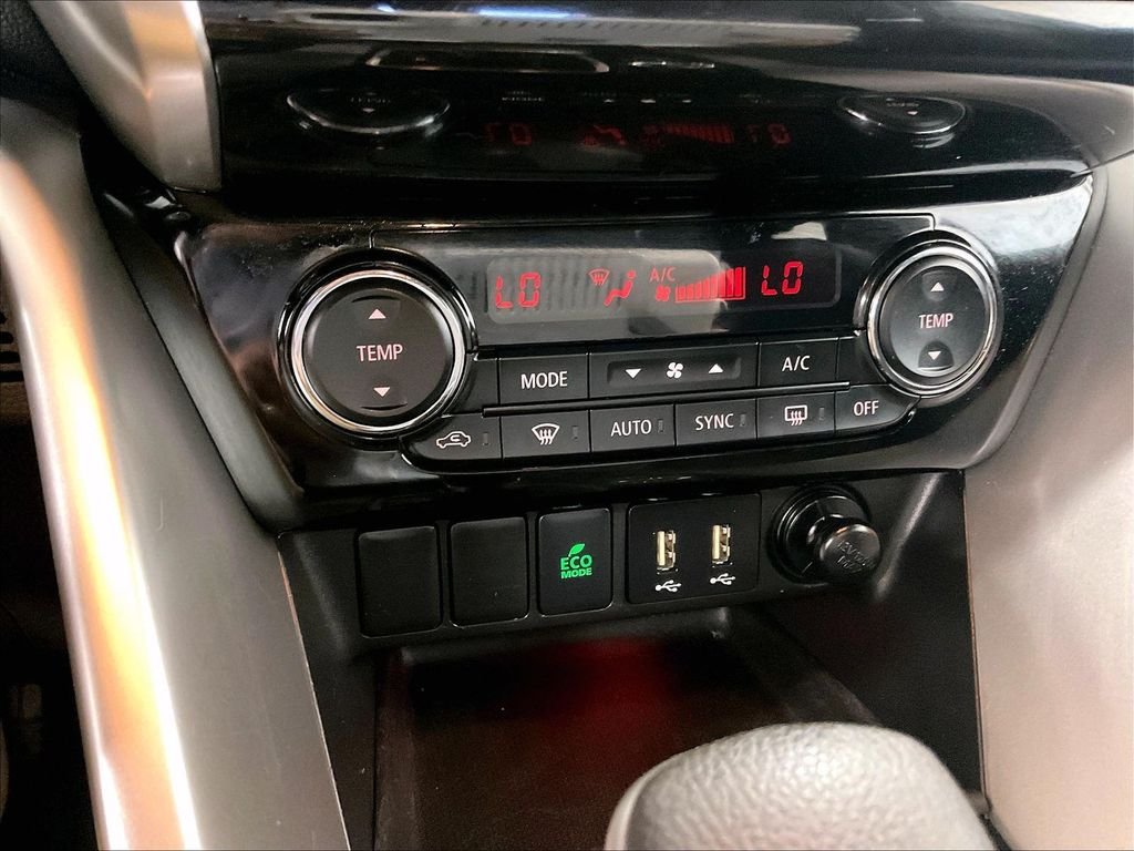 Used 2024 Silver Mitsubishi SE image 25