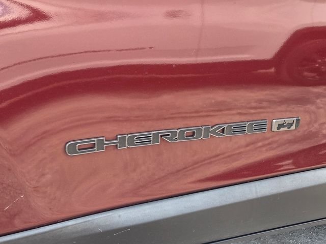 Certified Used 2021 Red Jeep Latitude Lux image 6