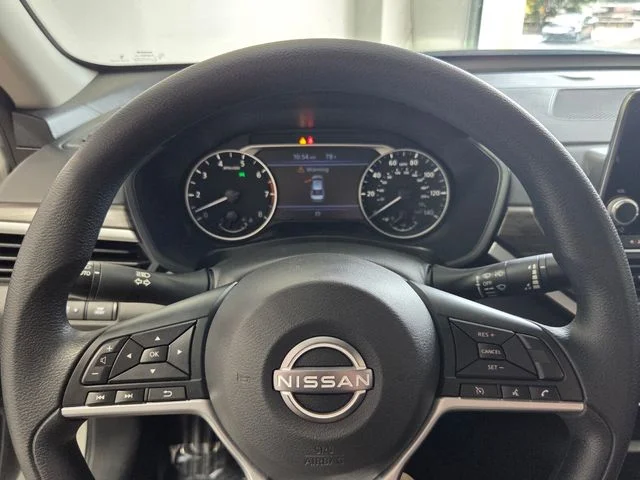 Used 2025 White Nissan 2.5 SV image 25
