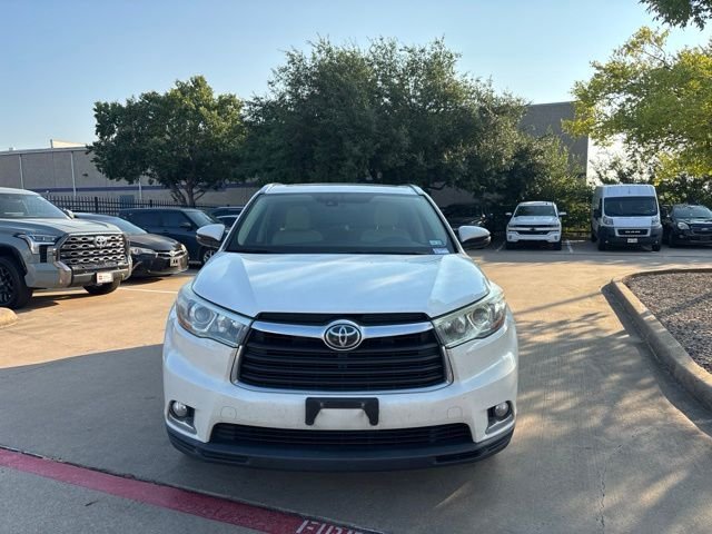 Used 2016 White Toyota Limited Platinum V6 image 2