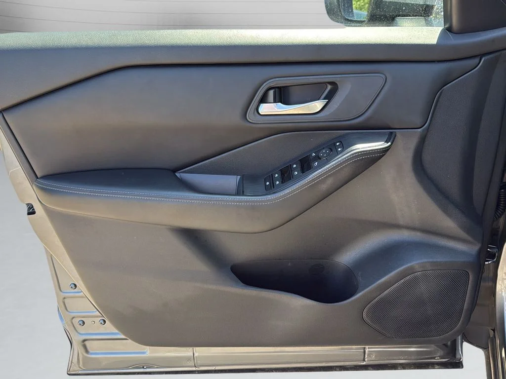 Used 2024 Gray Nissan SV image 11