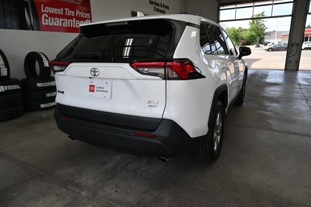 Used 2022 White Toyota XLE image 6
