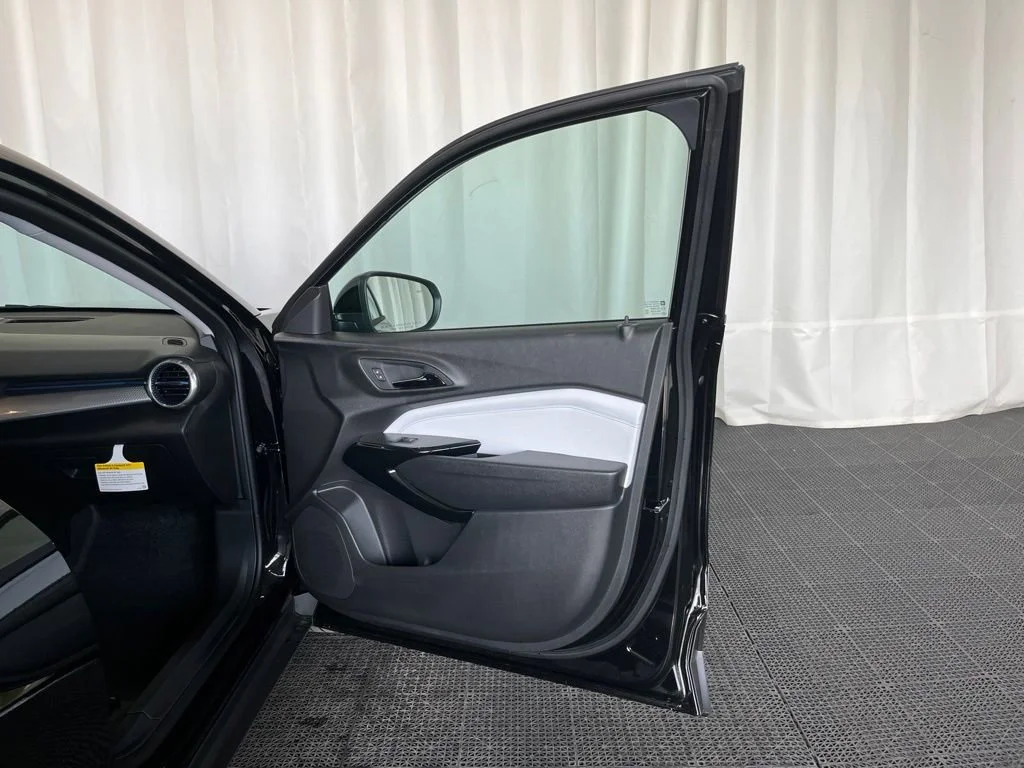New 2026 Mosaic Black Metallic Chevrolet LT image 17