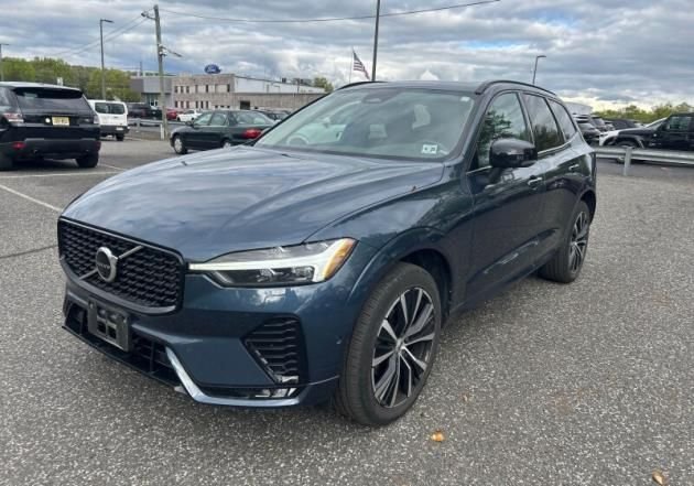 2023 Volvo XC60 B5 Plus Dark Theme AWD's photo