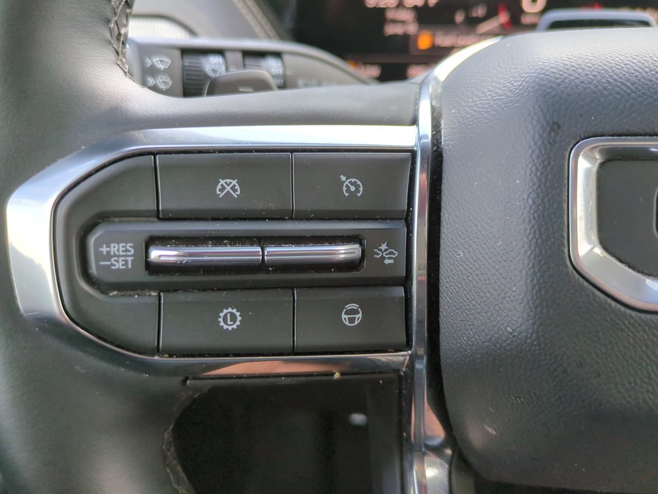 Used 2025 Sterling Metallic GMC Elevation image 26