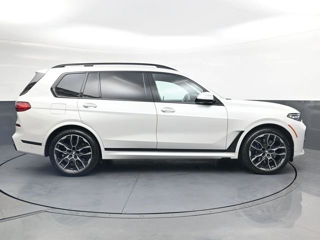 Used 2021 White BMW M50i image 3