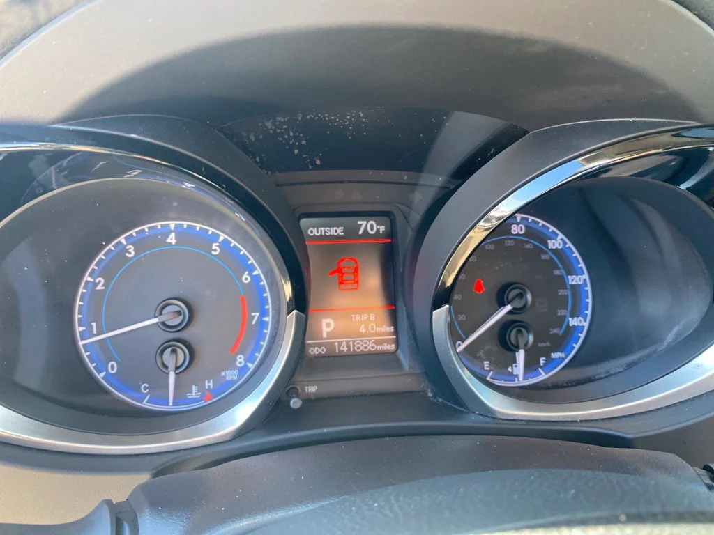 Used 2015  Toyota L image 25