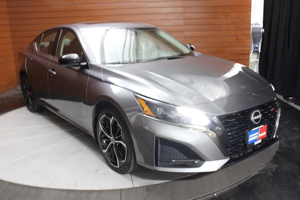 Used 2023 Gun Metallic Nissan 2.5 SR image 10