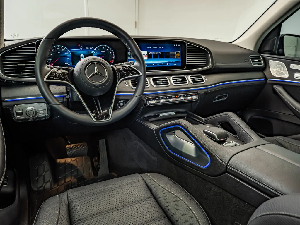 Used 2025 Obsidian Black Mercedes-Benz GLE 580 image 33