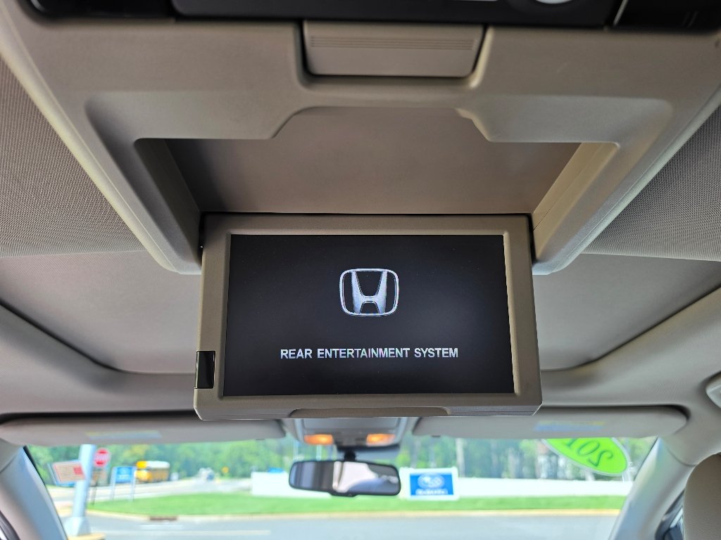 Used 2016 White Diamond Pearl Honda Touring Elite image 13