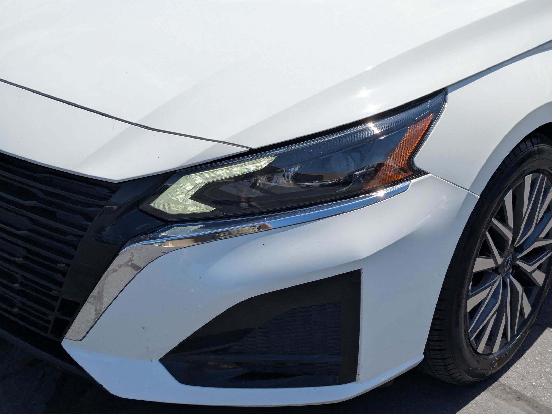 Used 2025 Glacier White Nissan SV image 11