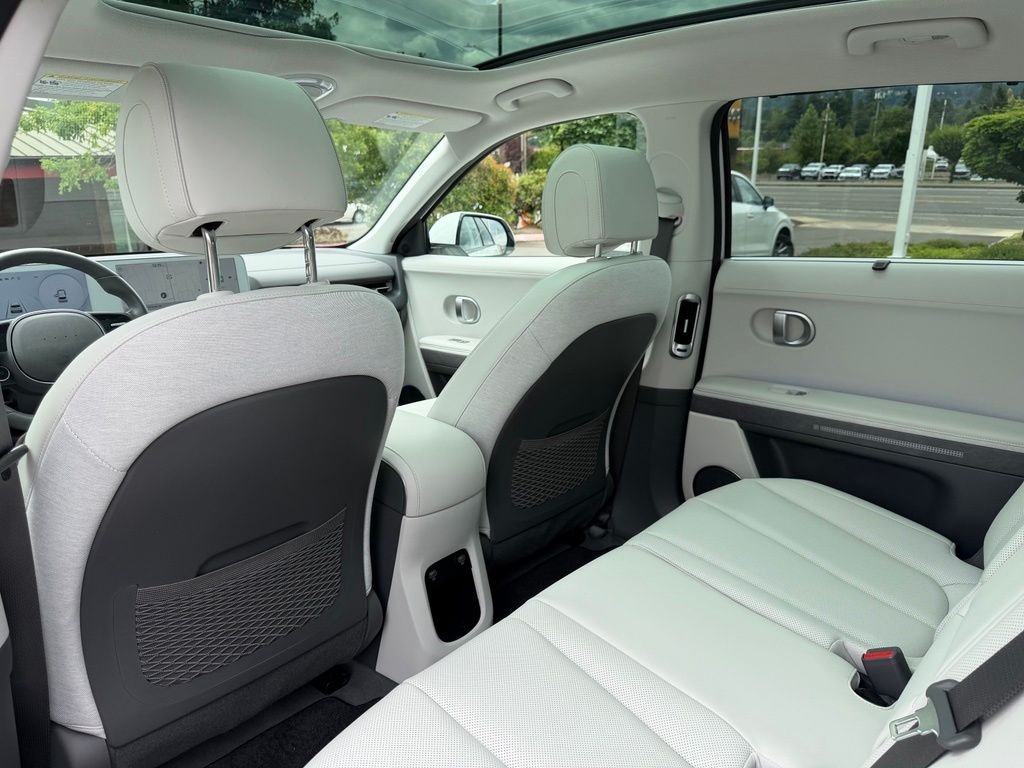Used 2024 Atlas White Hyundai Limited image 33