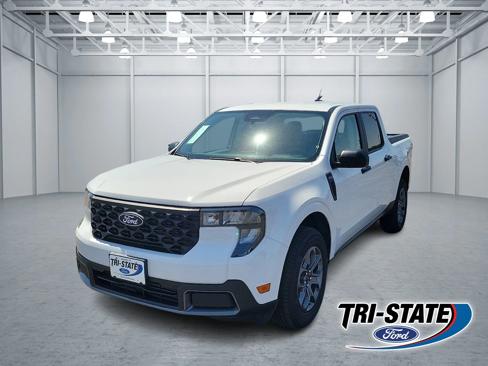 New 2025 Oxford White Ford XLT image 1