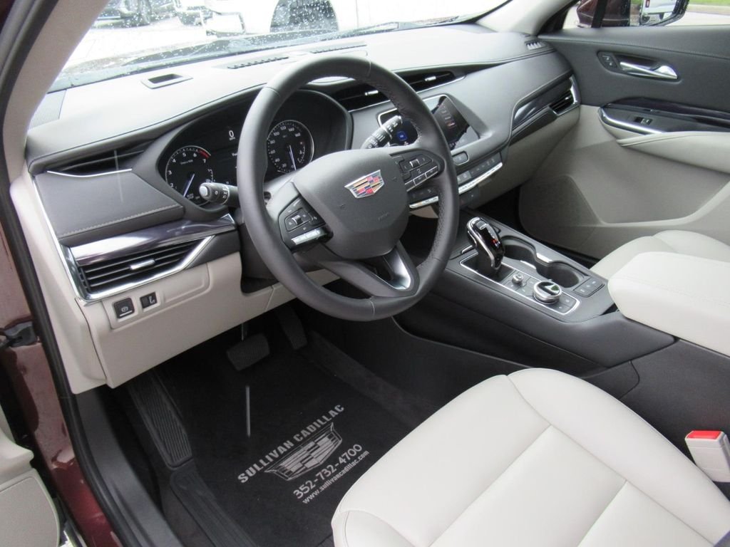 Used 2023  Cadillac Luxury image 15