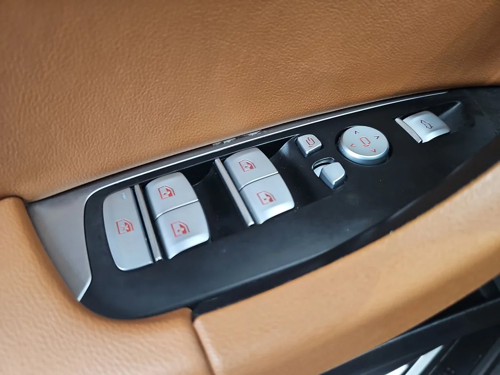 Used 2023 Alpine White BMW xDrive30i image 39