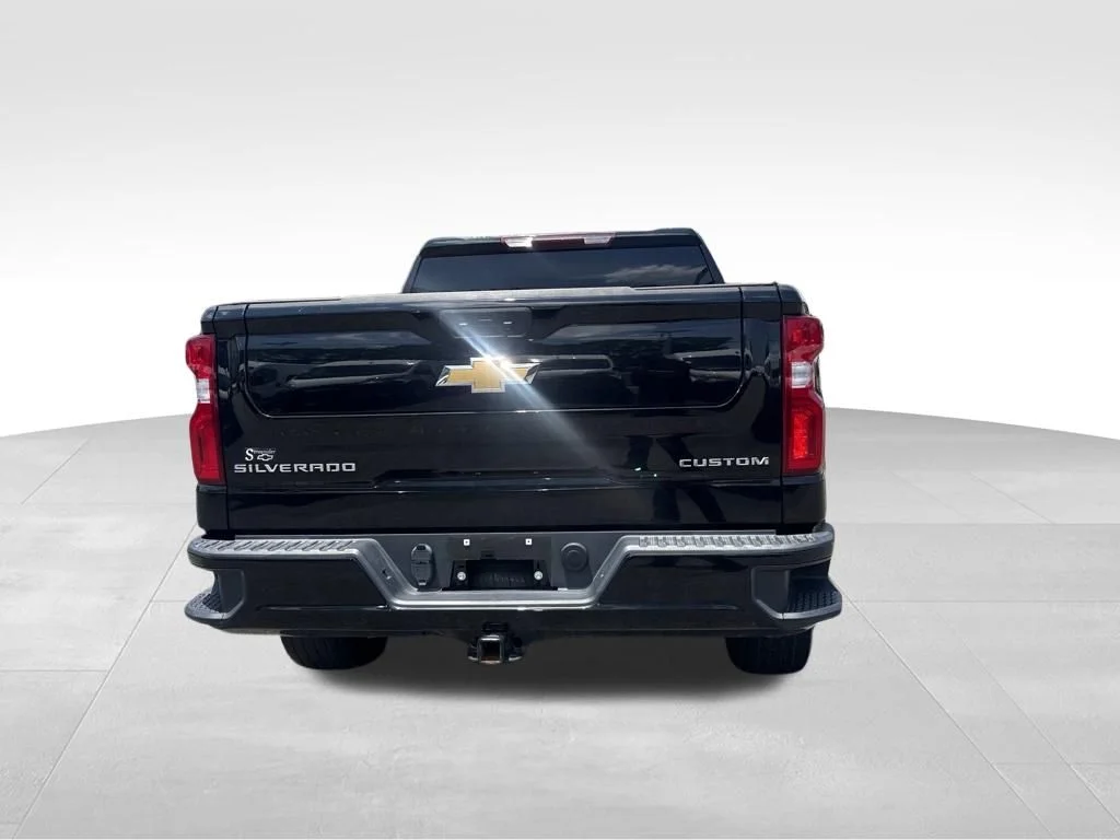 Used 2022 Black Chevrolet Custom image 21
