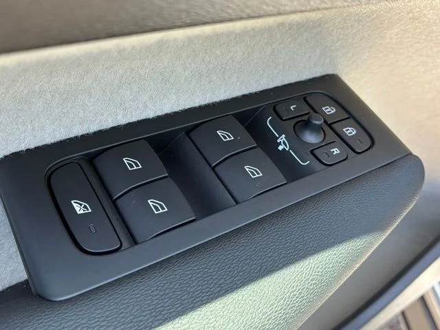 New 2026 Vapour Grey Volvo Plus image 18