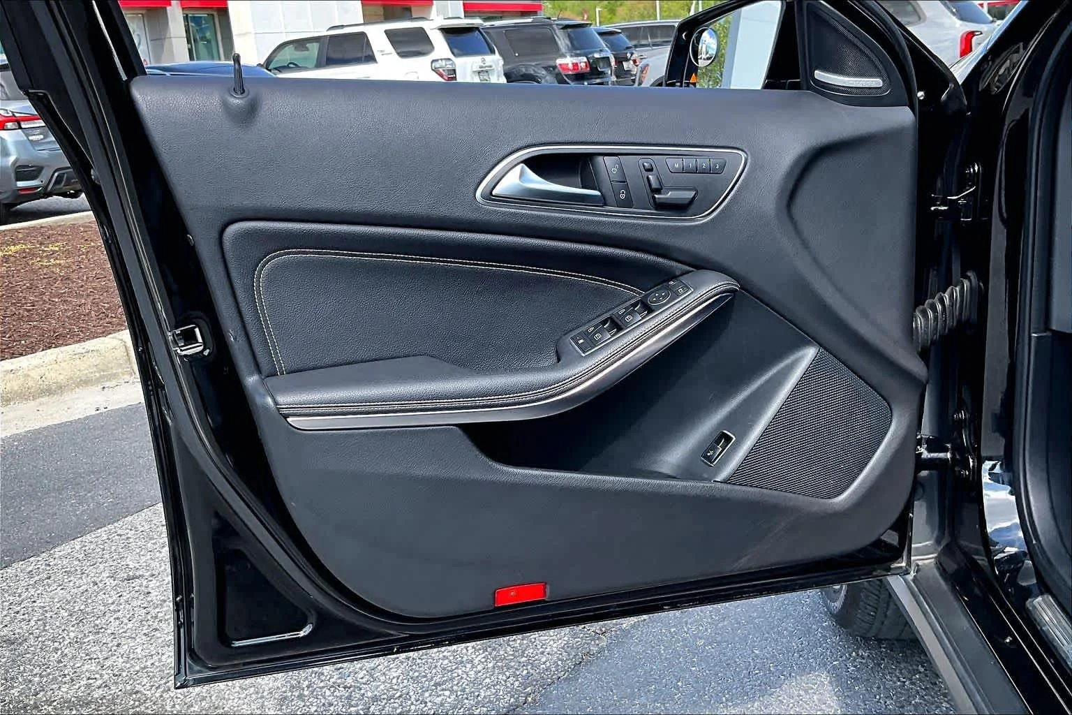 Used 2017 Night Black Mercedes-Benz GLA 250 image 22