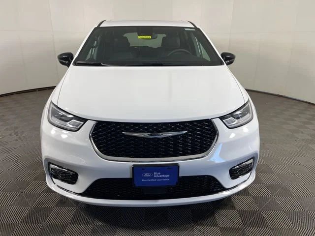 Certified 2025 Chrysler Pacifica Select with VIN 2C4RC1BG5SR567893 for sale in Shakopee, Minnesota