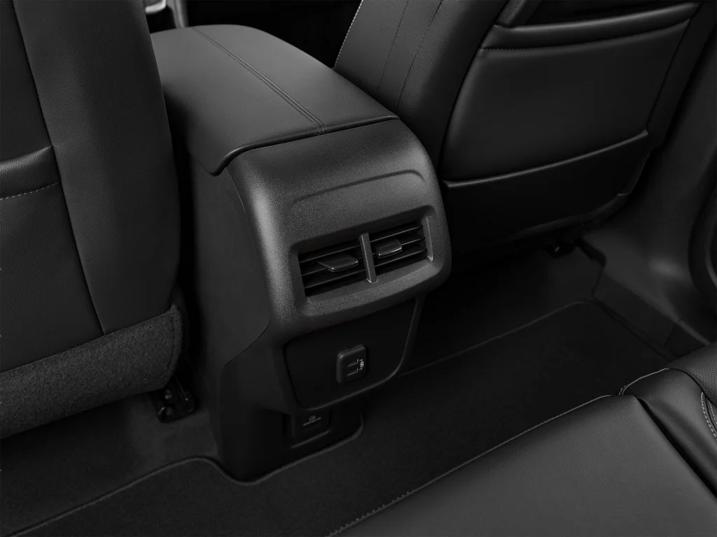 Used 2023 White GMC AT4 image 30