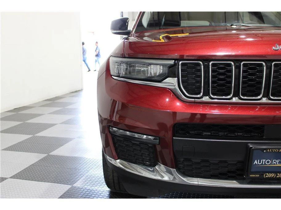 Used 2023 Velvet Red Pearlcoat Jeep Limited image 17