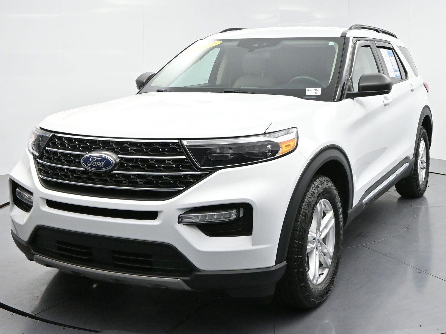 Used 2023 Oxford White Ford XLT image 3