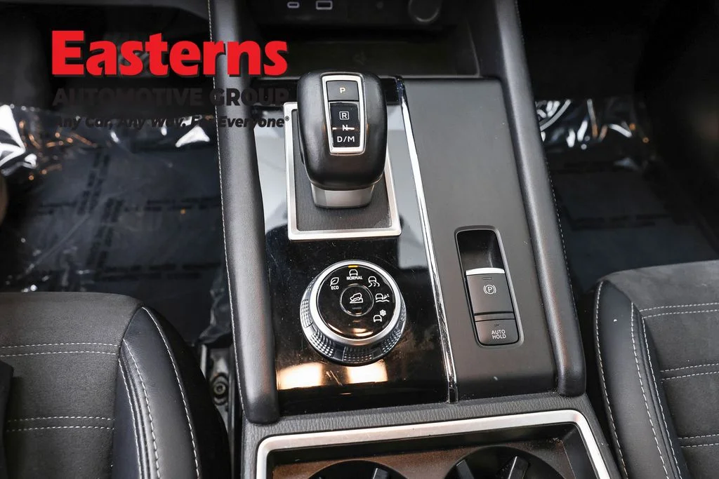 Used 2024 Silver Mitsubishi SE image 13
